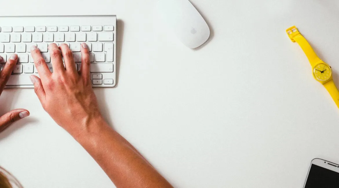 A person using the computer keyword which is white. This is a reference to Google Search.